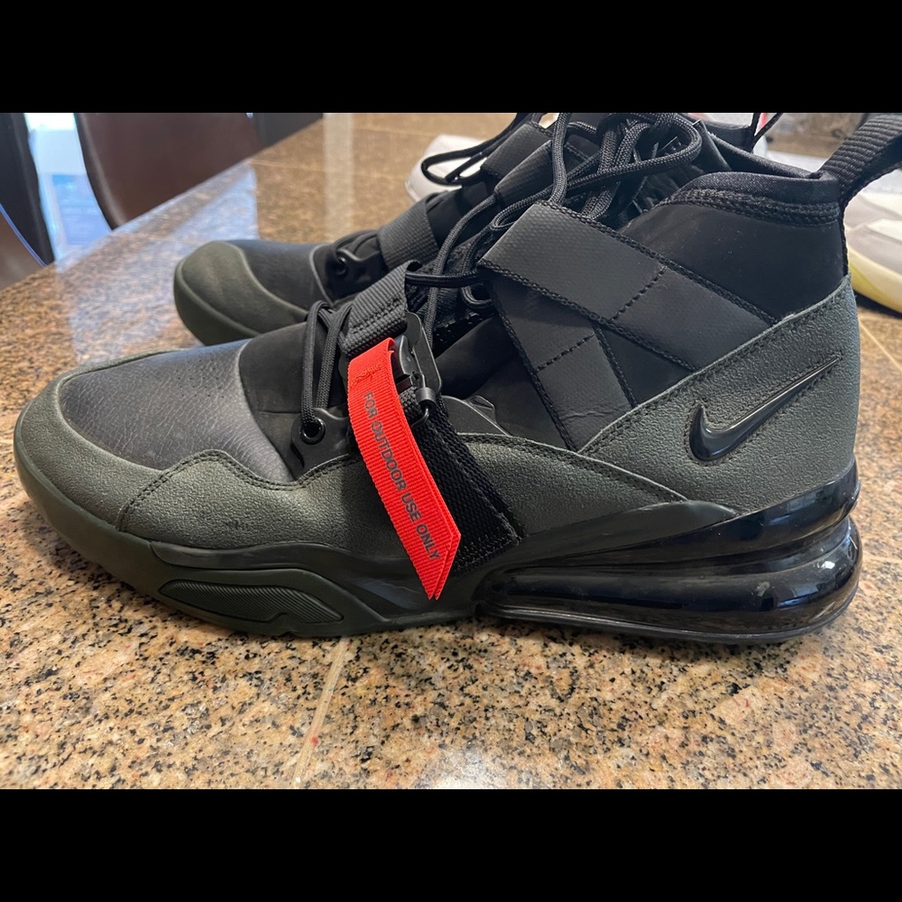 Nike Air Force Utility 270
